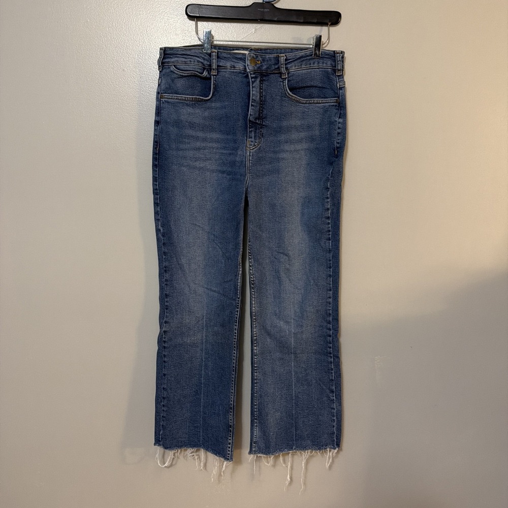 Pilcro Women's 31 Light Wash Distressed Straight Leg Ankle Jeans Raw Hems